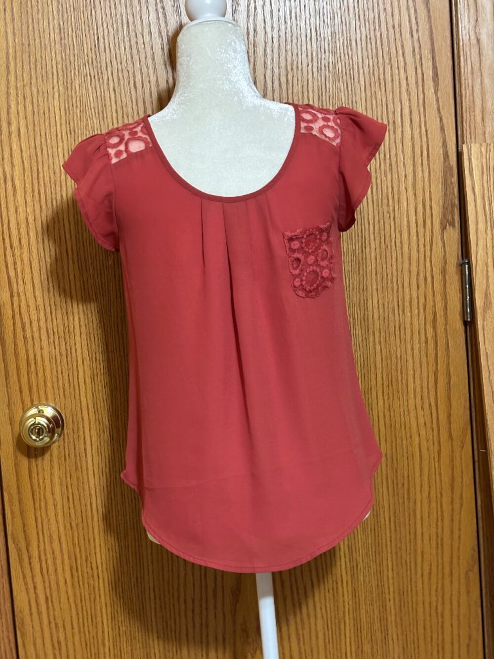 E & M Ladies Small Scoop Neck Pullover Blouse
